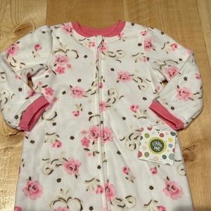 ❄️ NWT - Little Me Feet Pajamas!